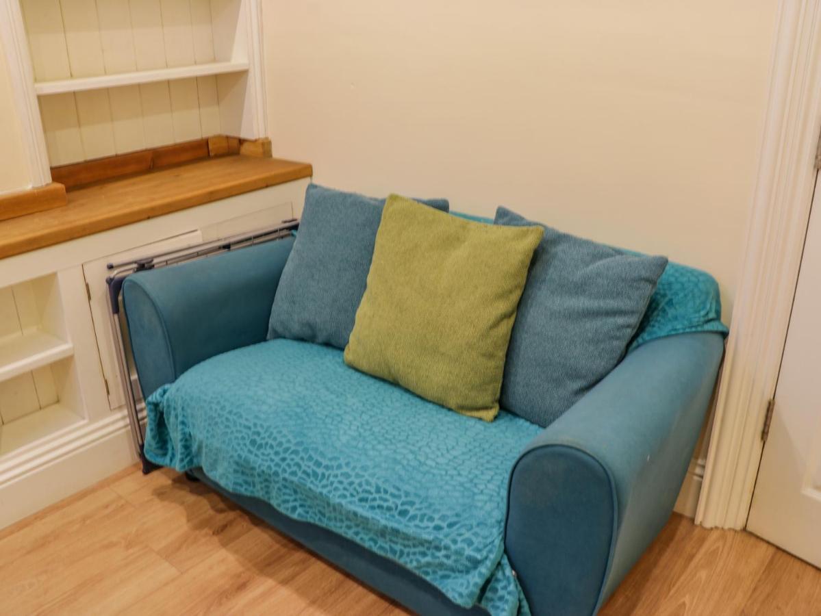 Apartment 6 Уитби Экстерьер фото