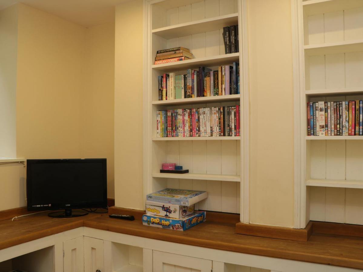 Apartment 6 Уитби Экстерьер фото