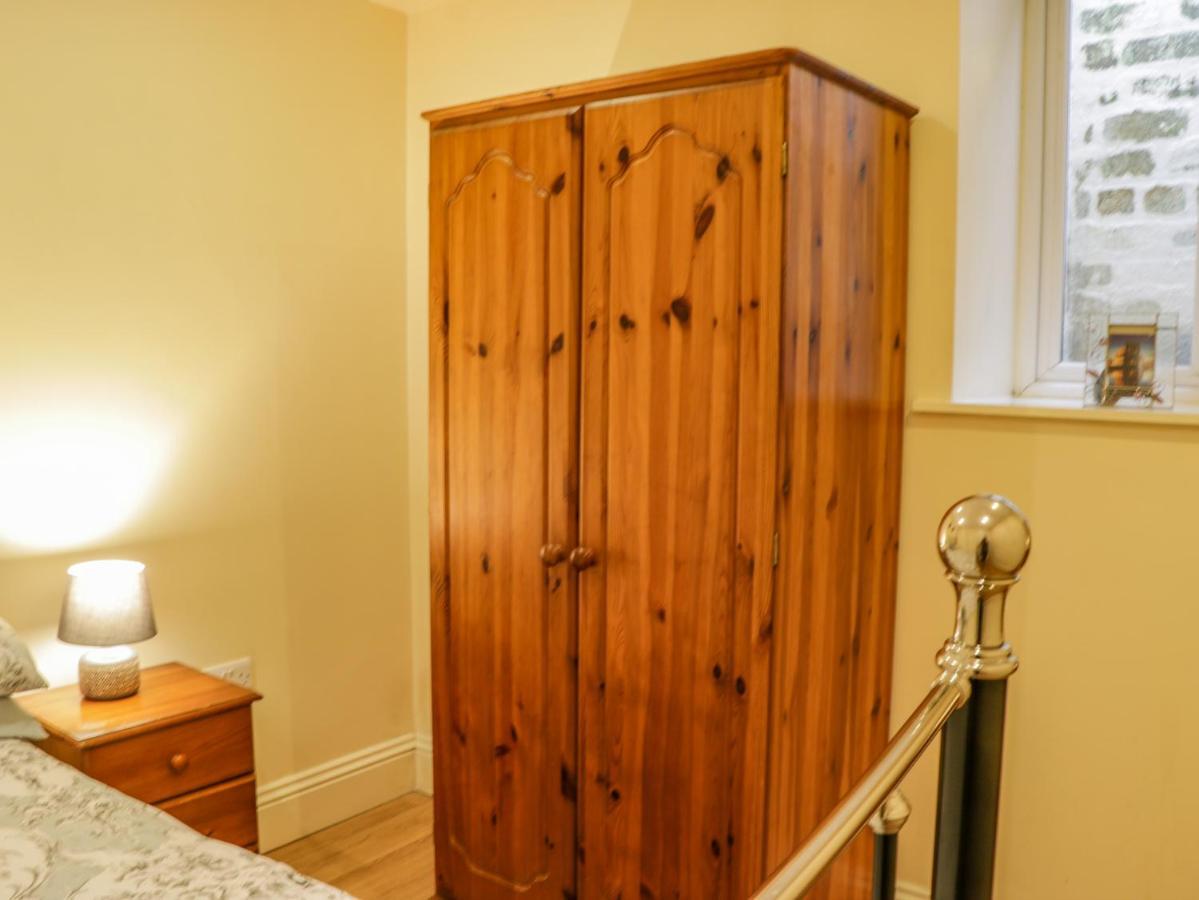 Apartment 6 Уитби Экстерьер фото