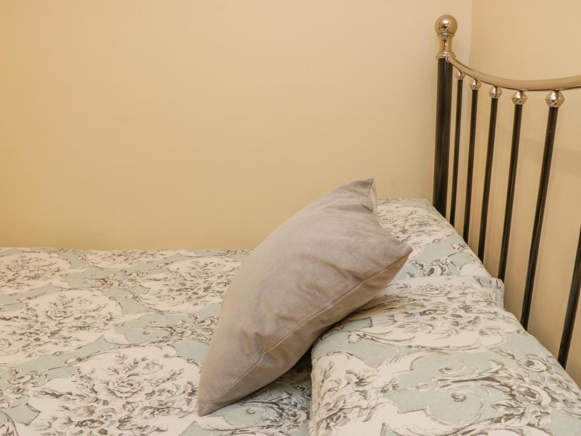 Apartment 6 Уитби Экстерьер фото