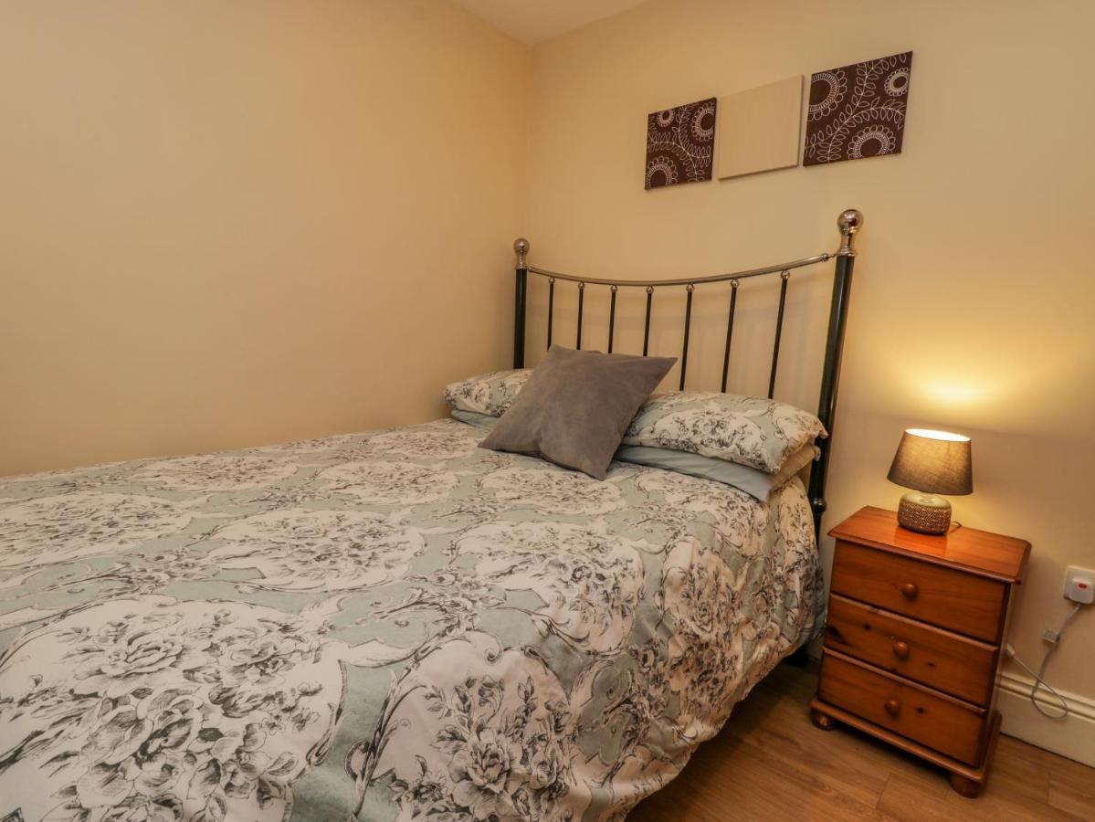 Apartment 6 Уитби Экстерьер фото